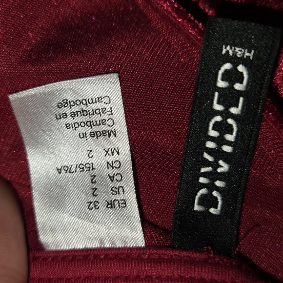 ♥️2 For $25♥️H&M Women's Velvet Dress in Deep Red - Picture 3 of 3